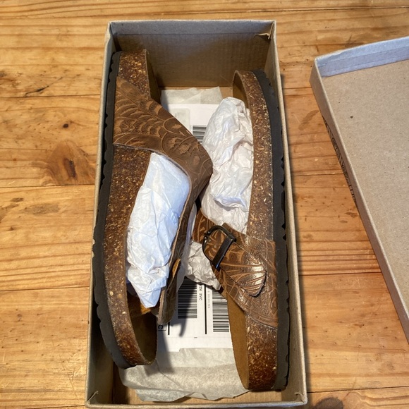 🎉 NEW‼️ SUNDANCE FIVE WORLDS SOFIA SANDALS‼️ - Picture 12 of 16